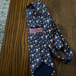 Vineyard Vine boys tie